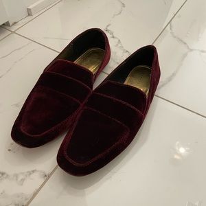 2/20$ Red velvet loafers